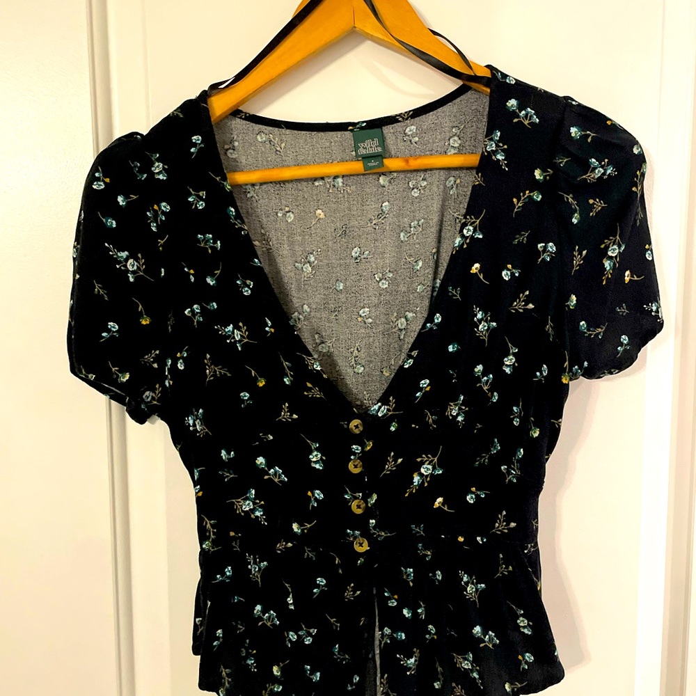 Cute floral short ruffled blouse